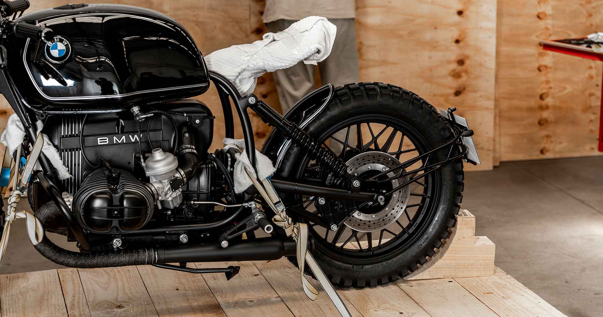 crd126 - shipping bikes worldwide - caferacerdreams