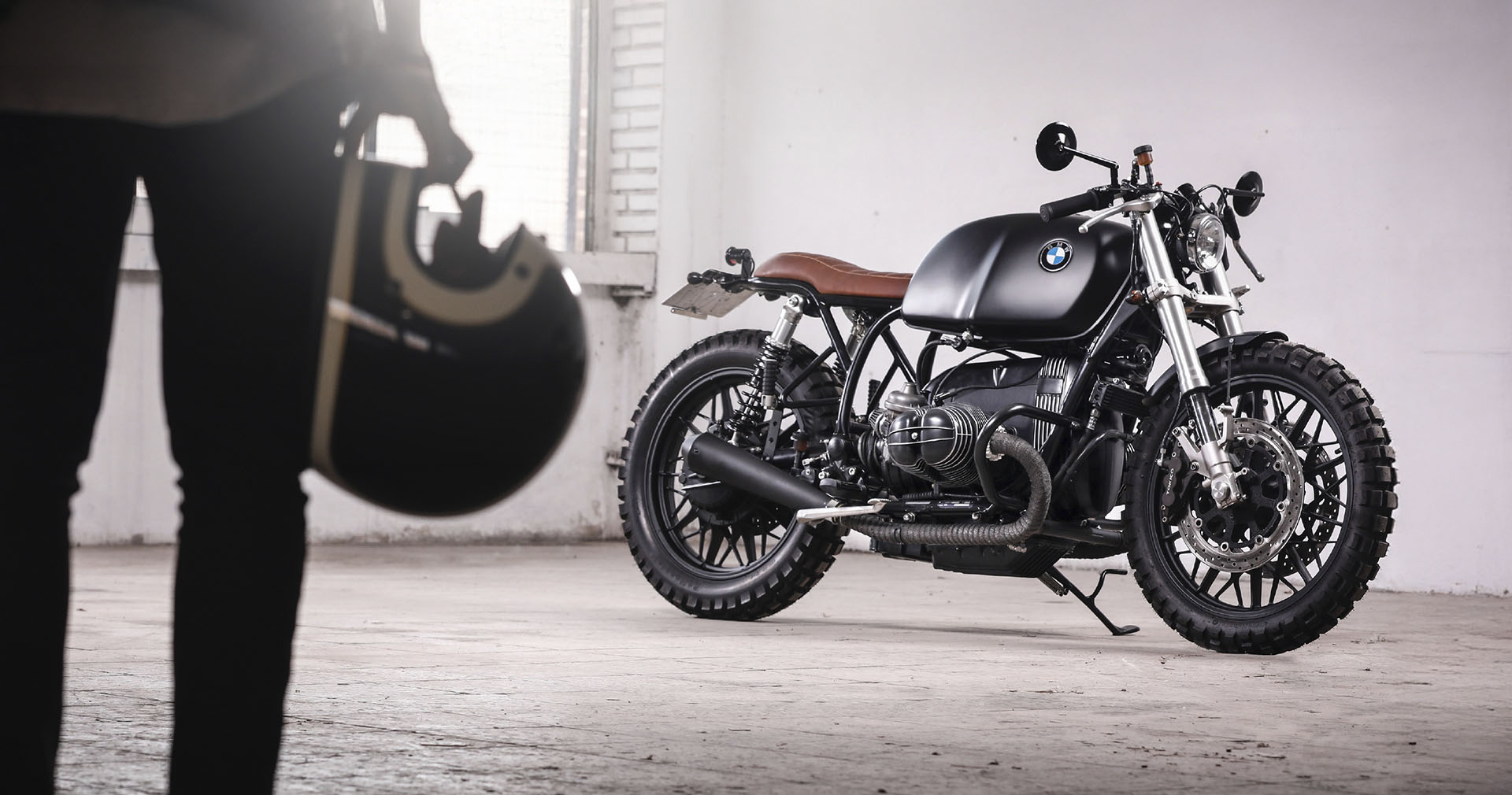 autobild-que-moto-tiene-xabi-alonso-real-madrid-bmw-personalizada