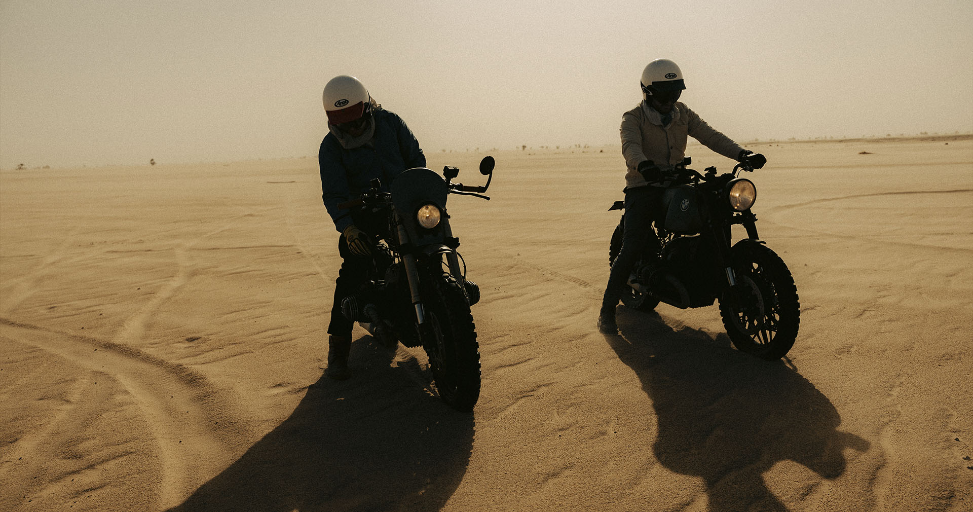 apocalypse blue banana-carlos-farrera-santi-carlos-costa-cafe racer dreams